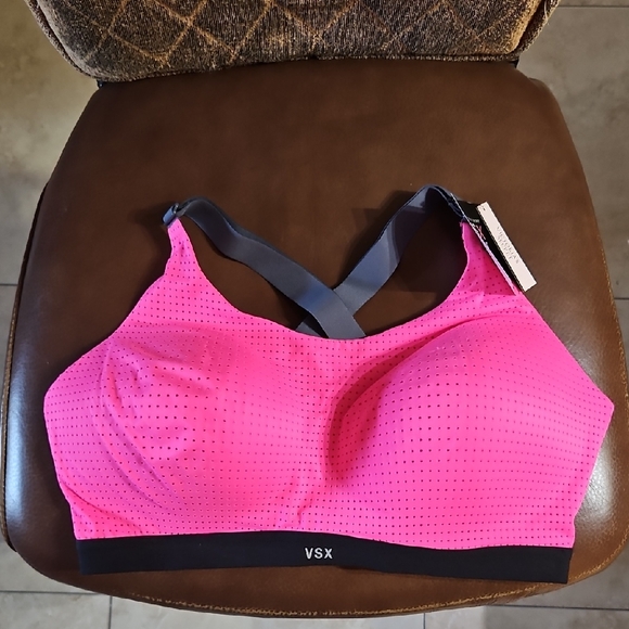 Lightweight By Victoria's Secret VSX Sport Crossback Wirefree Sports Bra Padded - Picture 1 of 4